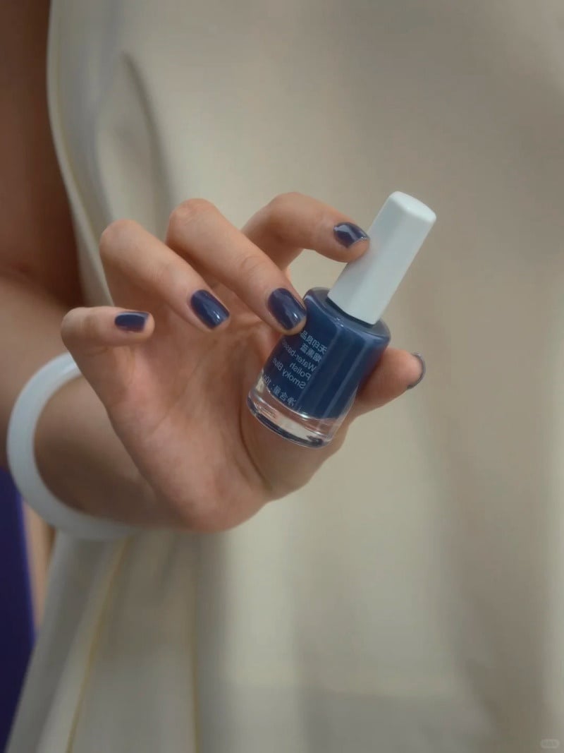 mệnh thủy sơn móng tay màu gì