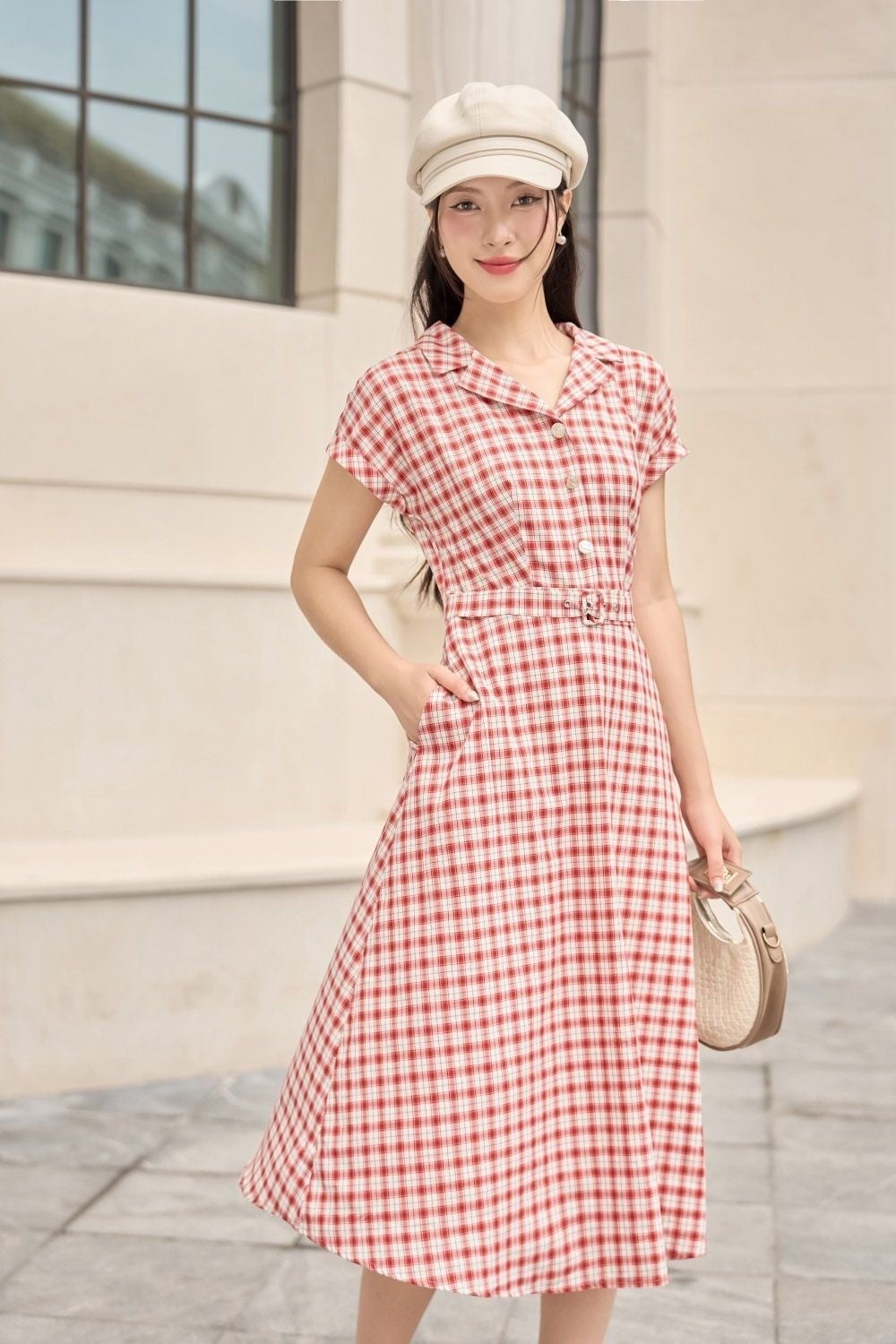 Đầm kẻ caro đỏ dáng xòe cổ đức