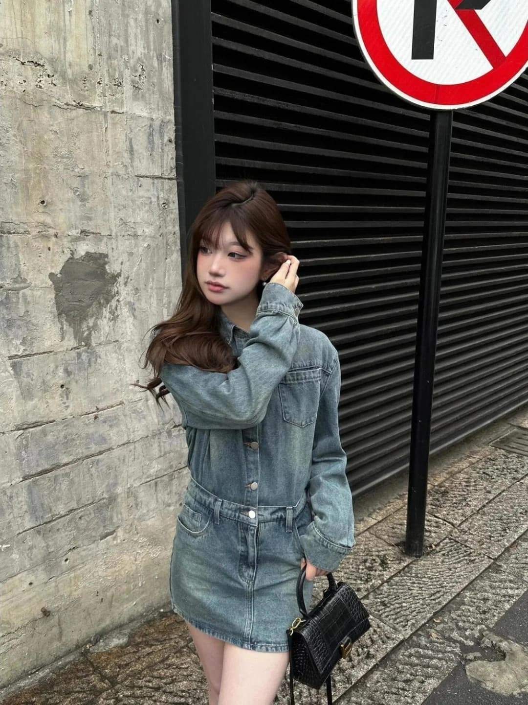 chân váy jean mặc với áo gì