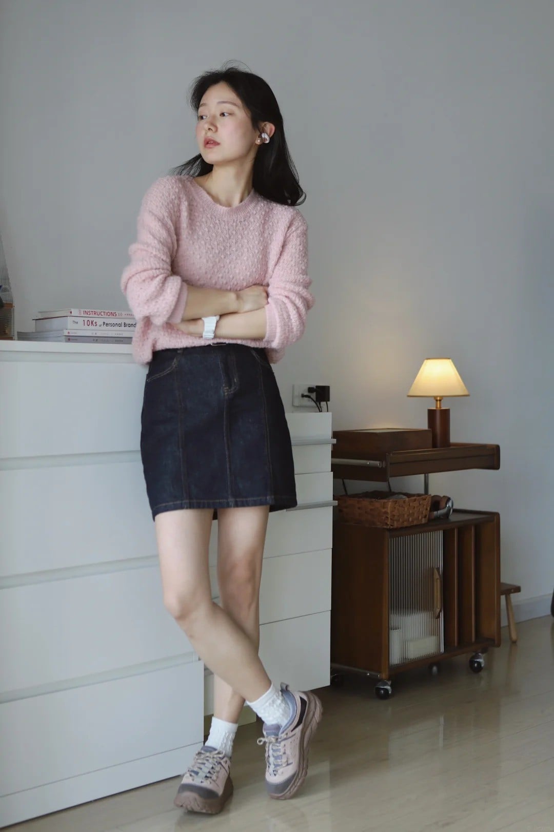 chân váy jean mặc với áo gì