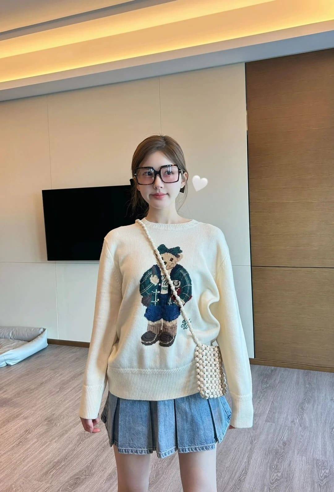 chân váy jean mặc với áo gì