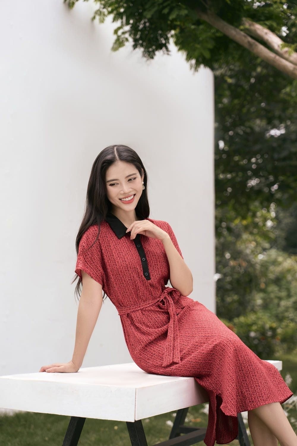 Đầm polo màu đỏ đô chất liệu tweed dệt kim dáng đuôi cá
