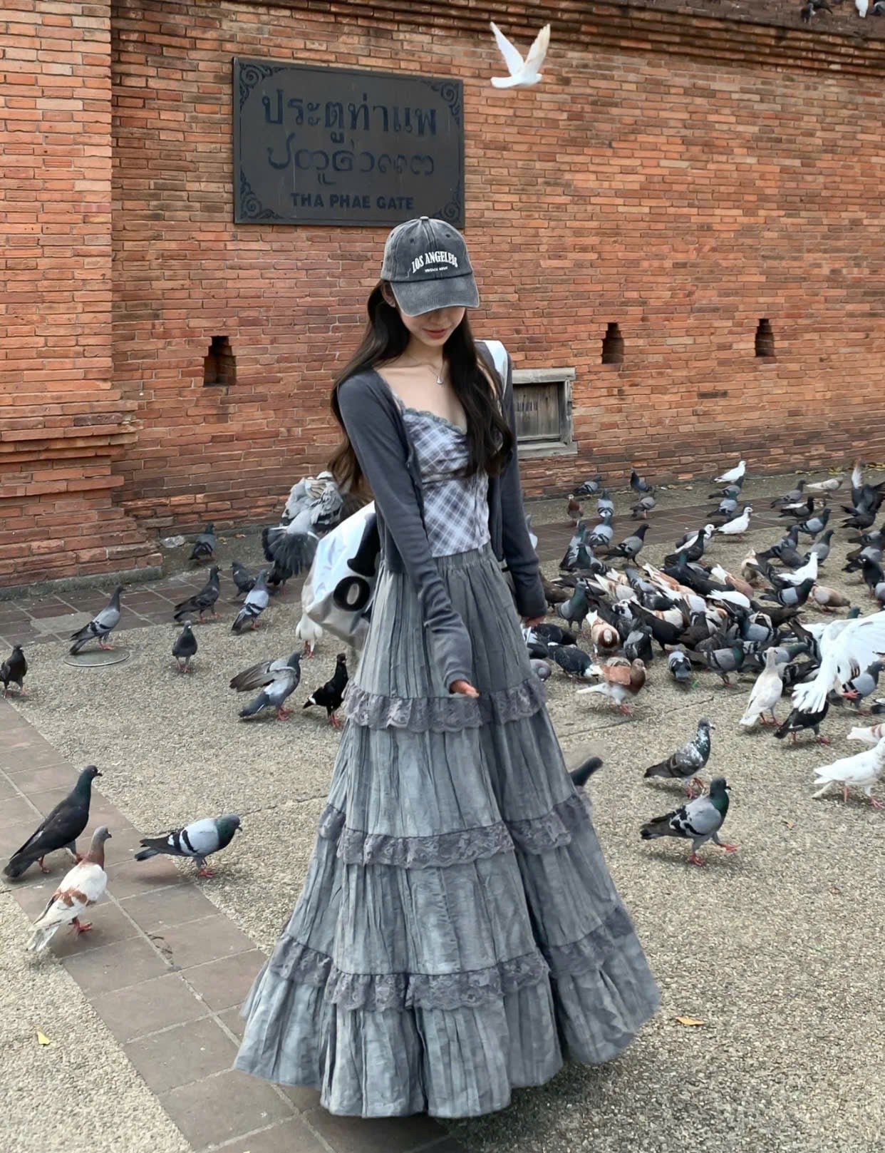 Kết hợp cùng áo hai dây