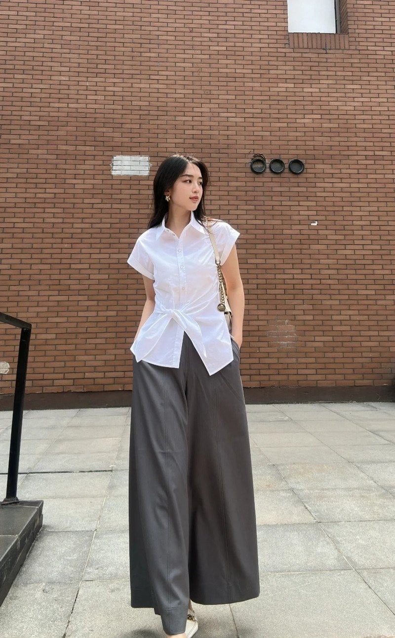 Chân váy xám mặc với áo màu gì?