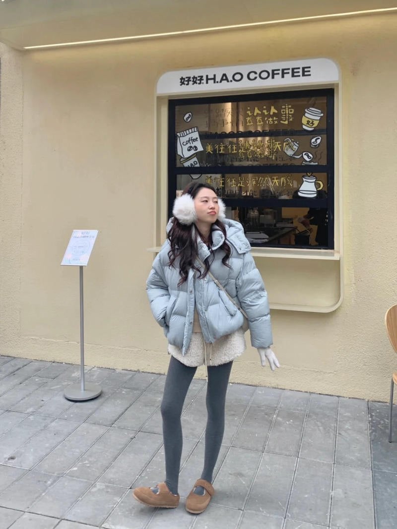 14. Màu xanh baby mix cùng Xám đậm & Legging (Athleisure)