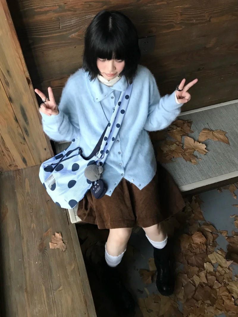 3. Màu xanh baby mix cùng Nâu đất (Brown)