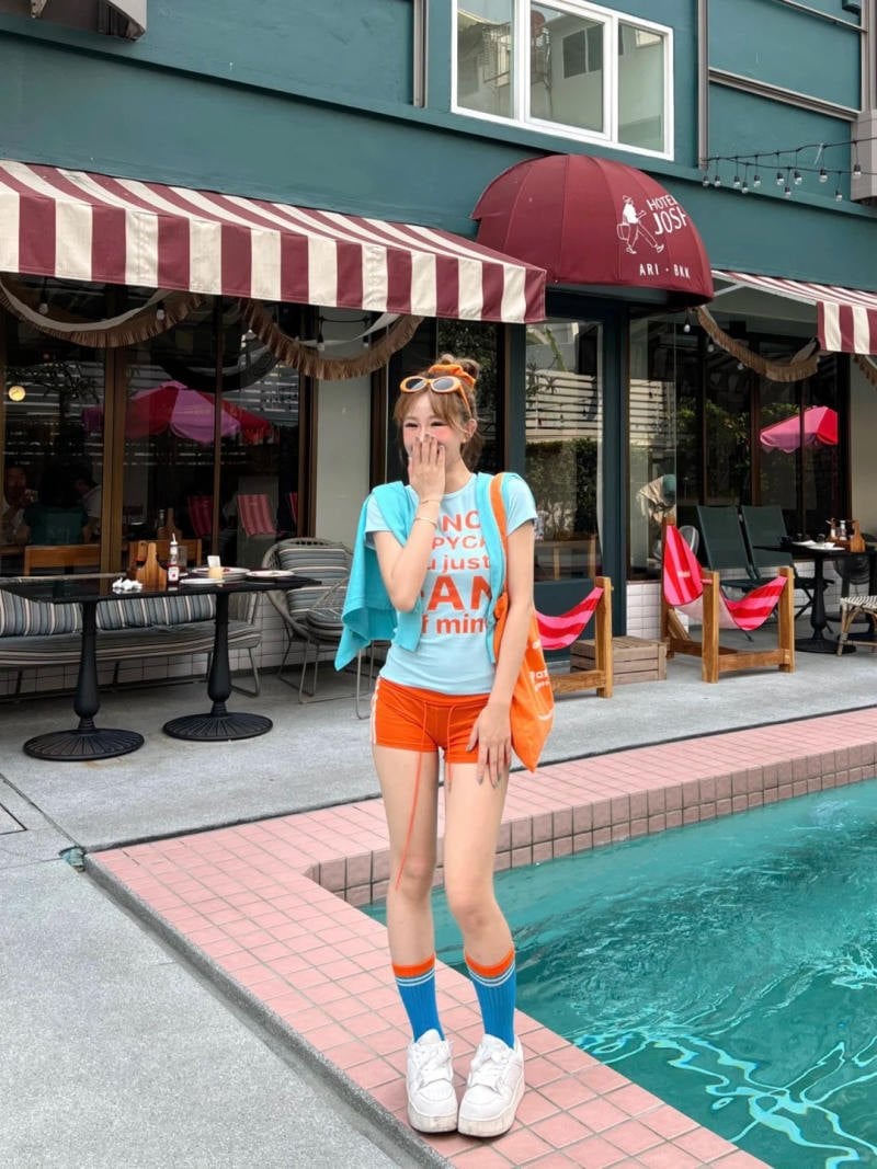 Áo sơ mi xanh baby