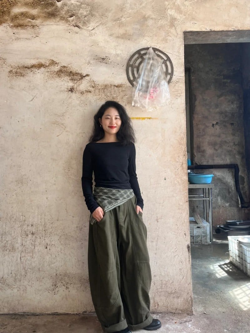 quần xanh rêu phối với áo màu gì