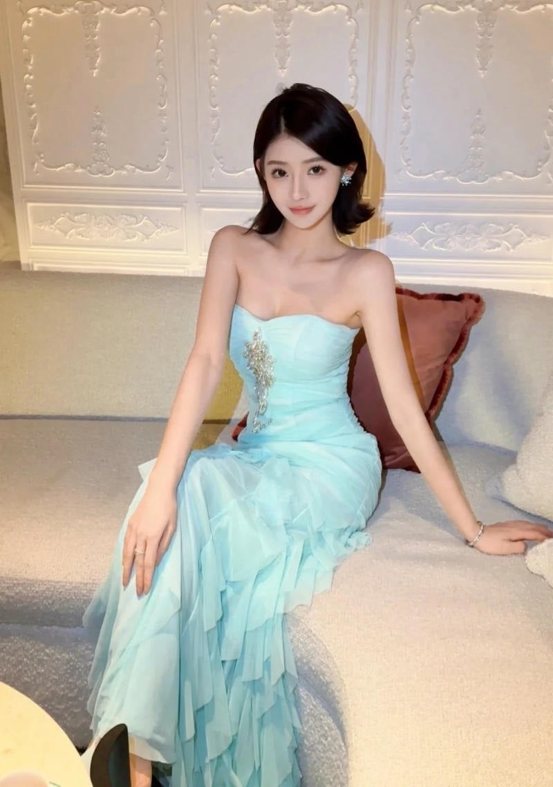 Outfit 4: Lộng lẫy và kiêu sa trong chiếc đầm dạ hội cúp ngực