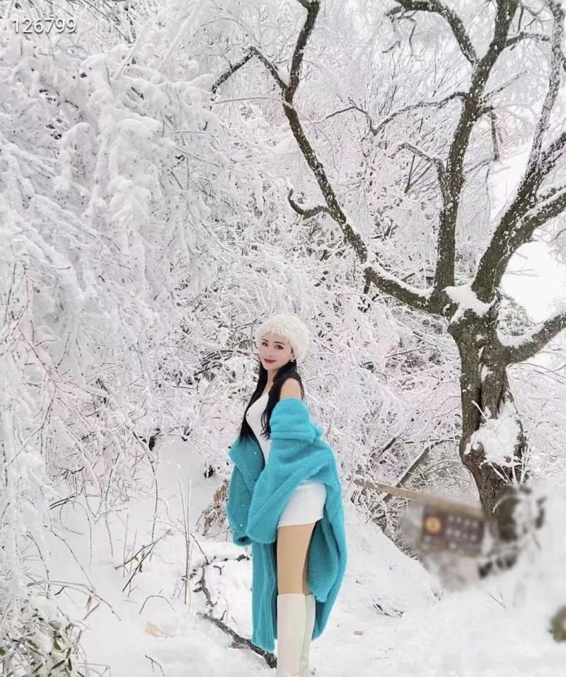 Outfit 10: Nàng thơ tuyết trắng với áo lông cừu