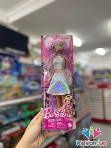 Bé có thể chơi đóng vai cùng búp bê Barbie