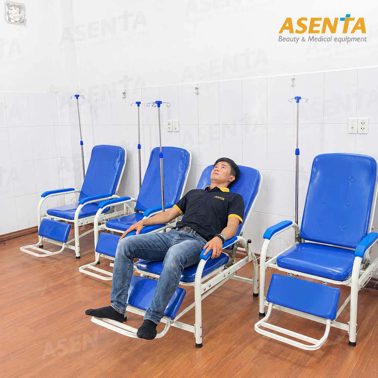 Mẫu ghế giường đa năng được trang bị thêm cây truyền dịch