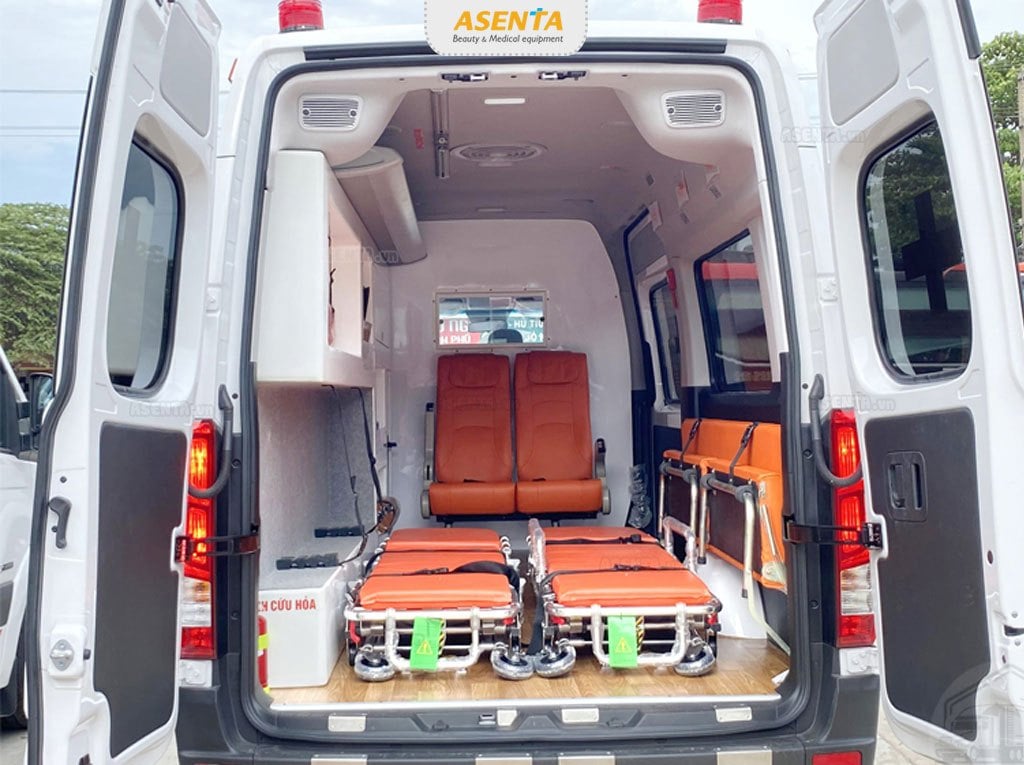 Băng ca di động đặt trên xe cứu thương