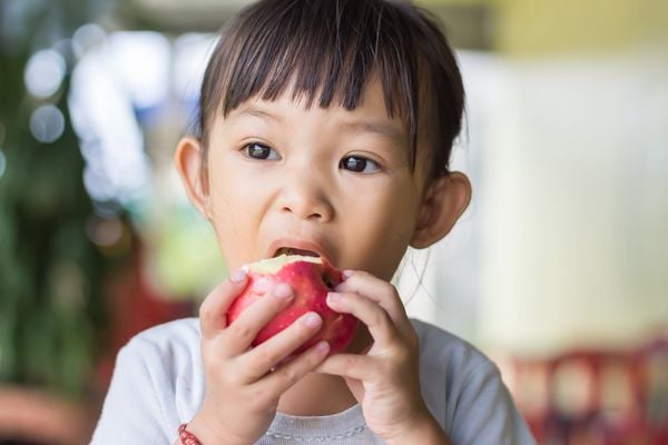 Ba mẹ luôn ưu tiên bảo vệ sức khỏe và sự phát triển của con