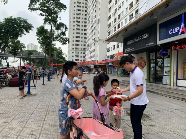 Ăn thử Lê Nhật Bản miễn phí tại Klever Fruit