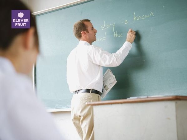 Tặng gì ngày 20/11? Gợi ý quà tặng thầy giáo 20/11 ý nghĩa, sang trọng và khác biệt