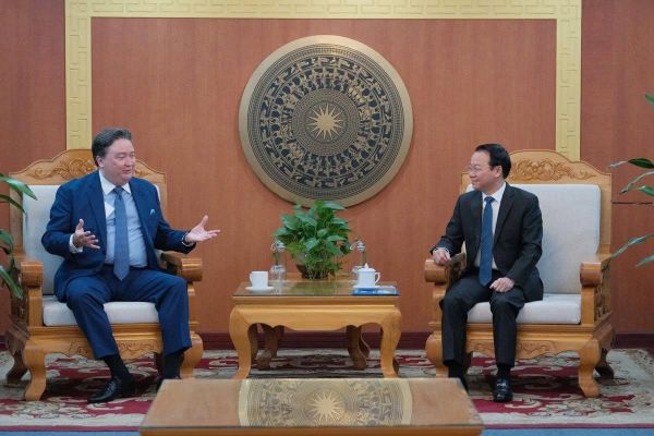 Buổi tiếp song phương giữa Bộ trưởng Bộ Nông nghiệp và Môi trường Đỗ Đức Duy và Đại sứ Hoa Kỳ tại Việt Nam Marc Knapper.