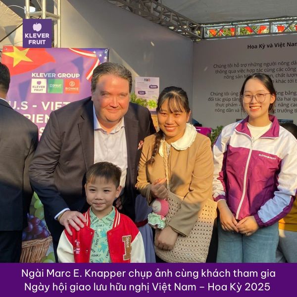 CEO Klever Group Nguyễn Xuân Hải và Đại sứ Hoa Kỳ tại Việt Nam Marc Knapper tại lễ kỷ niệm quốc khánh Hoa Kỳ 2025 tại Hà Nội