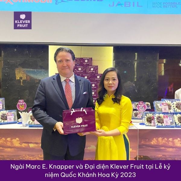 CEO Klever Group Nguyễn Xuân Hải và Đại sứ Hoa Kỳ tại Việt Nam Marc Knapper tại lễ kỷ niệm quốc khánh Hoa Kỳ 2025 tại Hà Nội