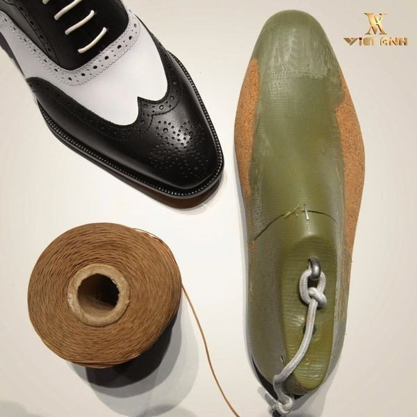 Giày hoàn thiện và last form