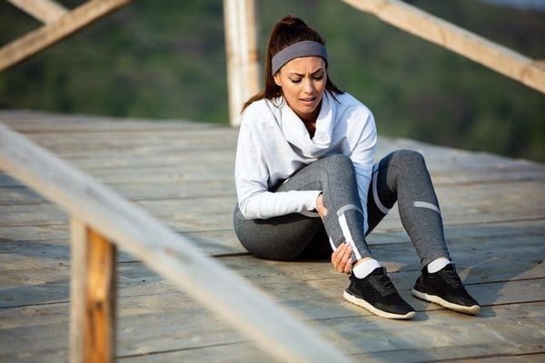bị đau ống đồng khi chạy bộ