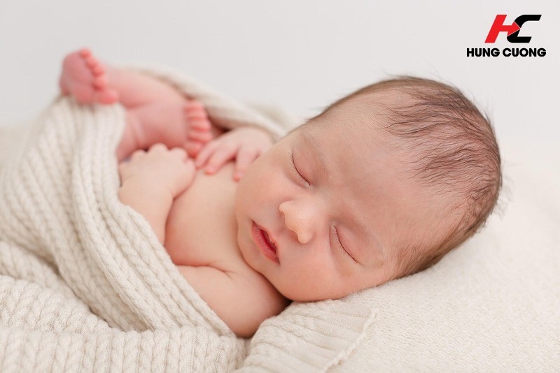 Các dấu hiệu khi bé đã no