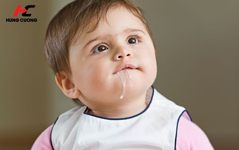 Các biểu hiện bé không hợp sữa ở hệ tiêu hóa