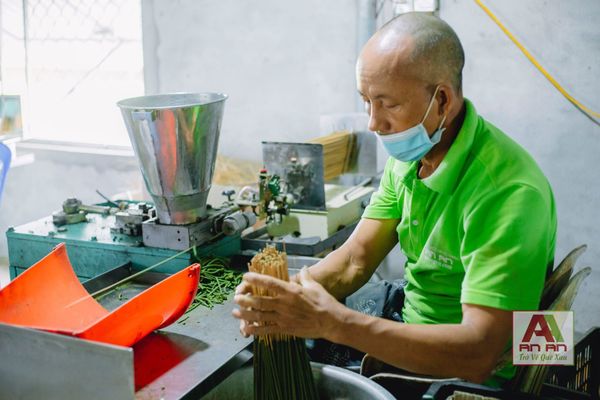 Chuẩn Bị Rằm Tháng 8 Trung Thu: Mâm Cúng Và Nhang Thơm