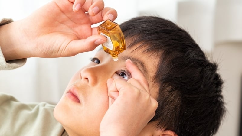 Atropine nồng độ thấp là phương pháp có hiệu quả cao trong kiểm soát tiến triển cận thị