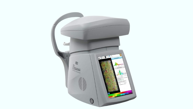 Kiểm tra tế bào nội mô bằng thiết bị hiện đại.