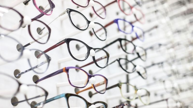 Nhiều lựa chọn kính phù hợp cho mọi độ tuổi.