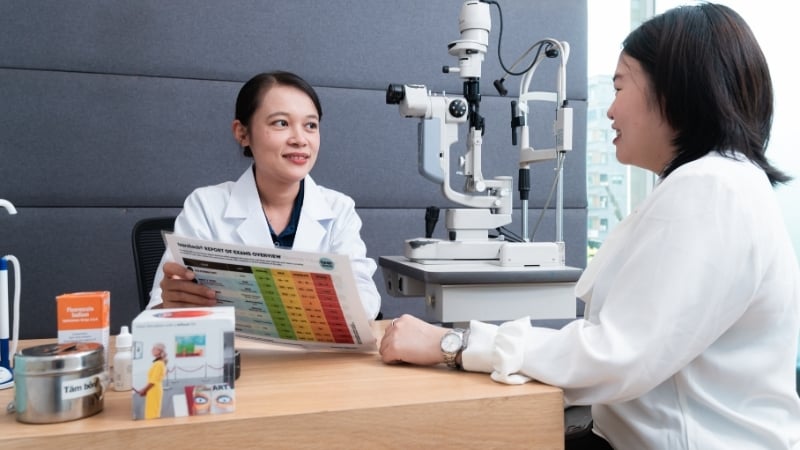 Dù thấy mắt sáng rõ, bạn tuyệt đối không được bỏ qua lịch hẹn tái khám