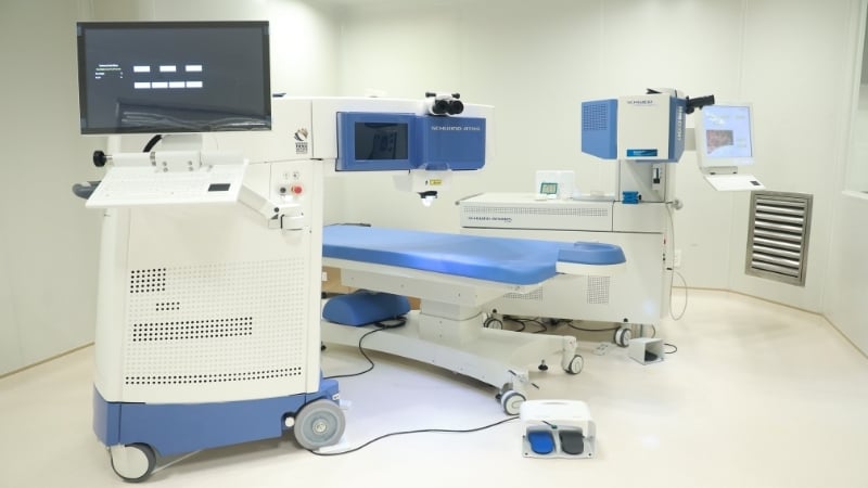 Bộ đôi máy Swchind ATOS + Schwind AMARIS 1050 tại Hai Yen Eye Care