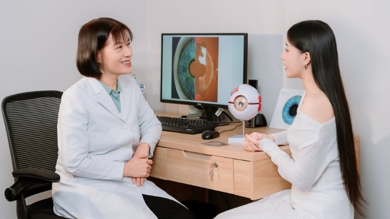 Bác sĩ trực tiếp thăm khám và xây dựng phác đồ điều trị riêng biệt cho từng khách hàng