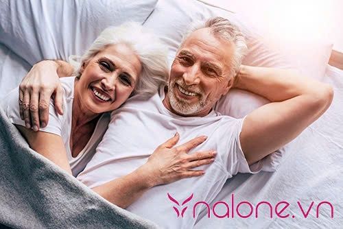 Phụ nữ có thể quan hệ đến bao nhiêu tuổi khi ngoài 50