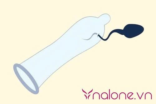 Có nên giặt bao cao su để dùng lại? Rủi ro rách bao