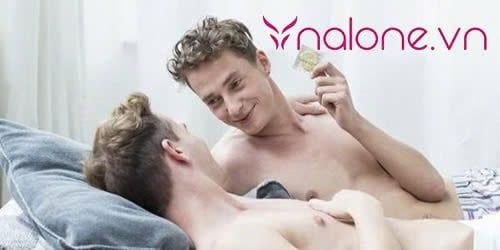 tại sao quan hệ đồng giới nam dễ bị HIV? Cách phòng ngừa bằng bao cao su