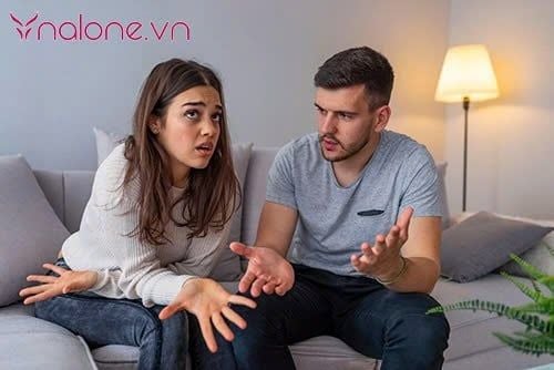 Chồng ngoại tình có biểu hiện gì qua cử chỉ