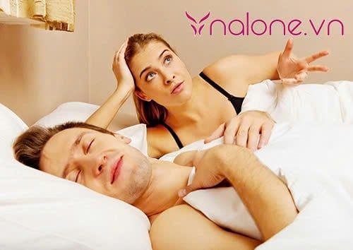 Chồng ngoại tình có biểu hiện gì khi ở gần vợ