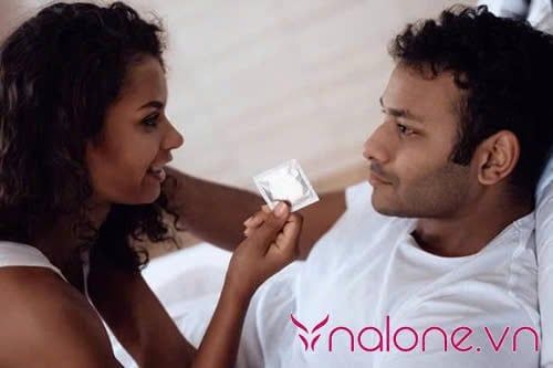 Có nên giặt bao cao su để dùng lại cho lần quan hệ kế tiếp