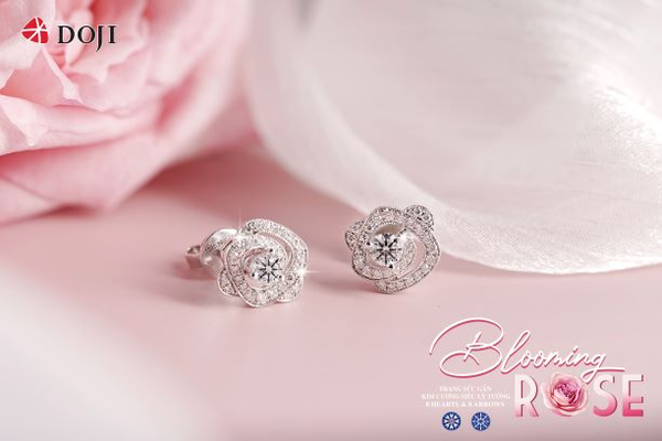 Hoa tai có thiết kế nhỏ gọn, tinh tế phù hợp với đa dạng phong cách của quý cô hiện đại