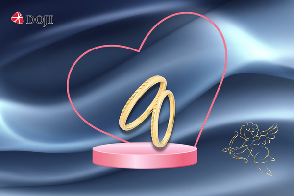 Nhẫn cưới 18K DOJI AWMG111879D1KK1 - AWFG111879D1KK1 thiết kế vân khắc chéo sắc nét như mũi tên Cupid dẫn lối tình yêu.