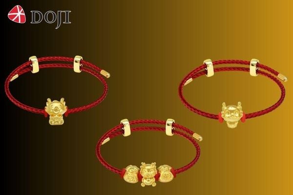 Điểm nhấn của vòng chính là charm vàng hình Rồng với biểu cảm đa dạng, giúp thu hút may mắn cho chủ sở hữu