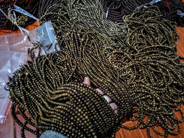 Cảnh giác với vòng trầm hương “giá rẻ” bất ngờ