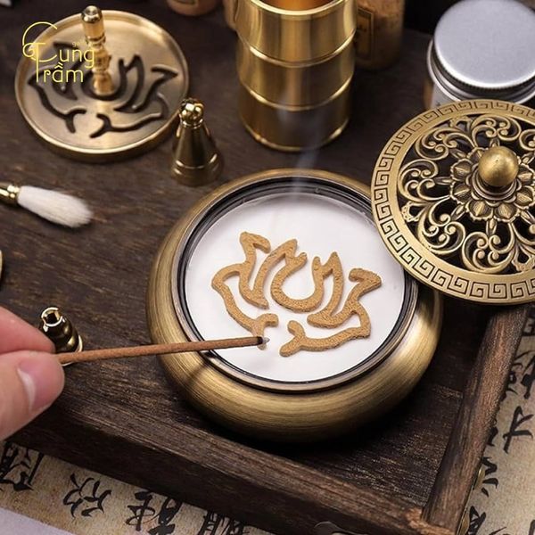 Đốt trầm hương