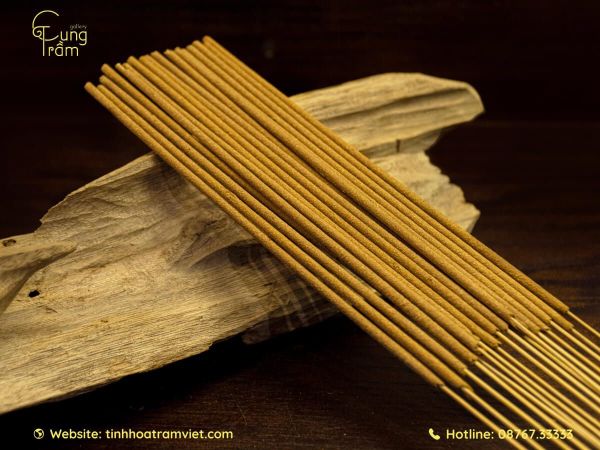 Giá nhang trầm hương