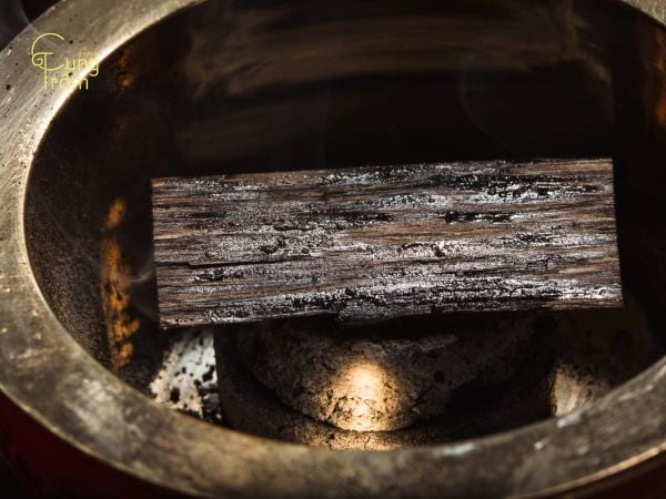 Cách phân biệt trầm hương thật - giả để tránh mua sai giá