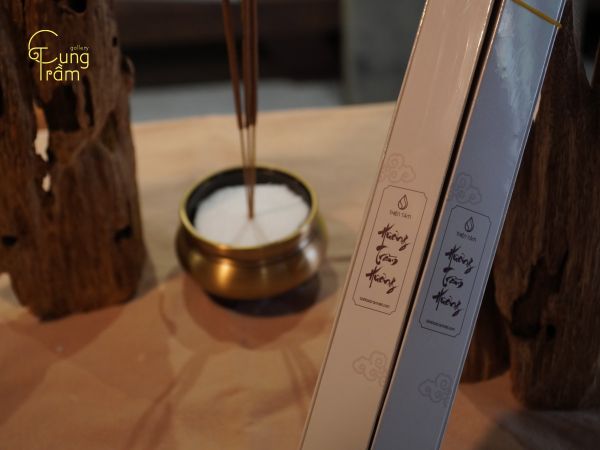 Một số lưu ý khi thắp hương buổi tối