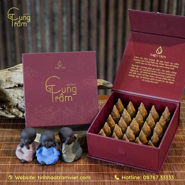 Trầm hương xông đốt