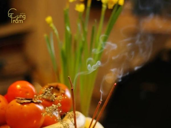 Trường hợp nào nên thắp hương buổi tối